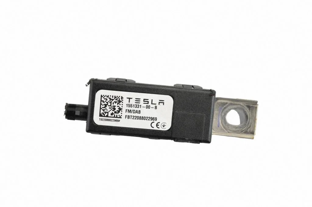 Aerial antenna amplifier – Tesla Model Y (2020-)