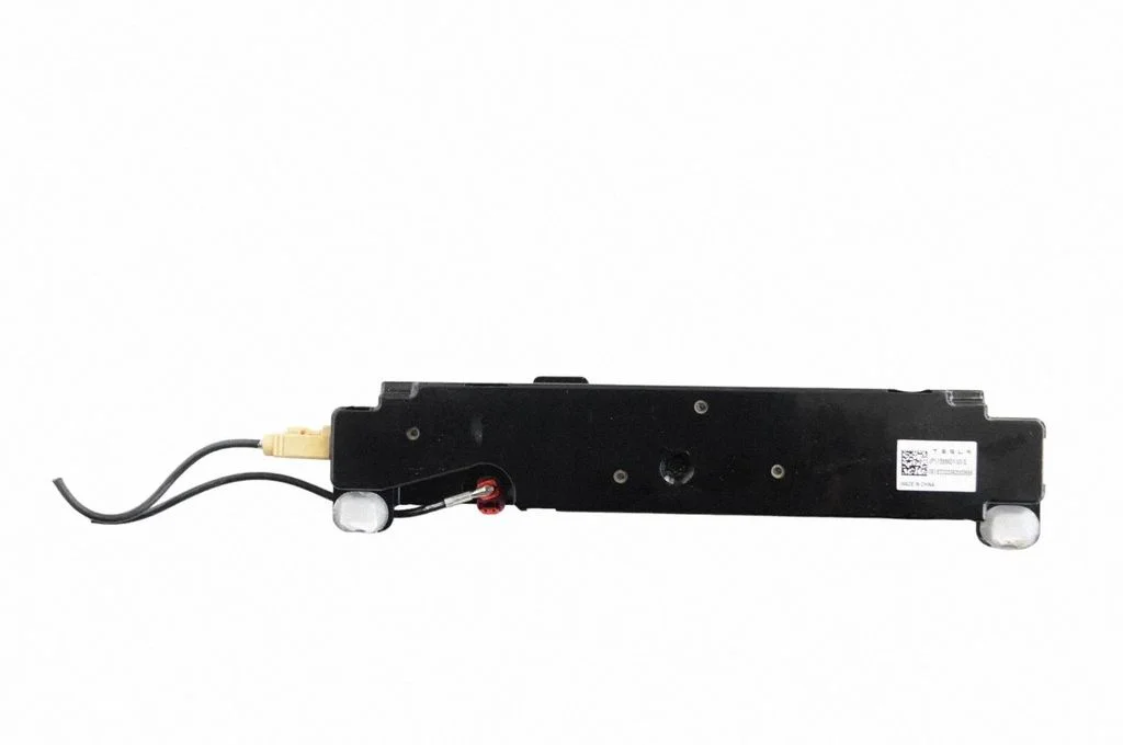 Wzmacniacz antenowy – Tesla Model Y (2020-)