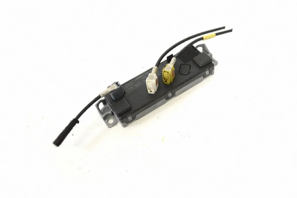 Antenas pastiprinātājs 8T0035225AA
