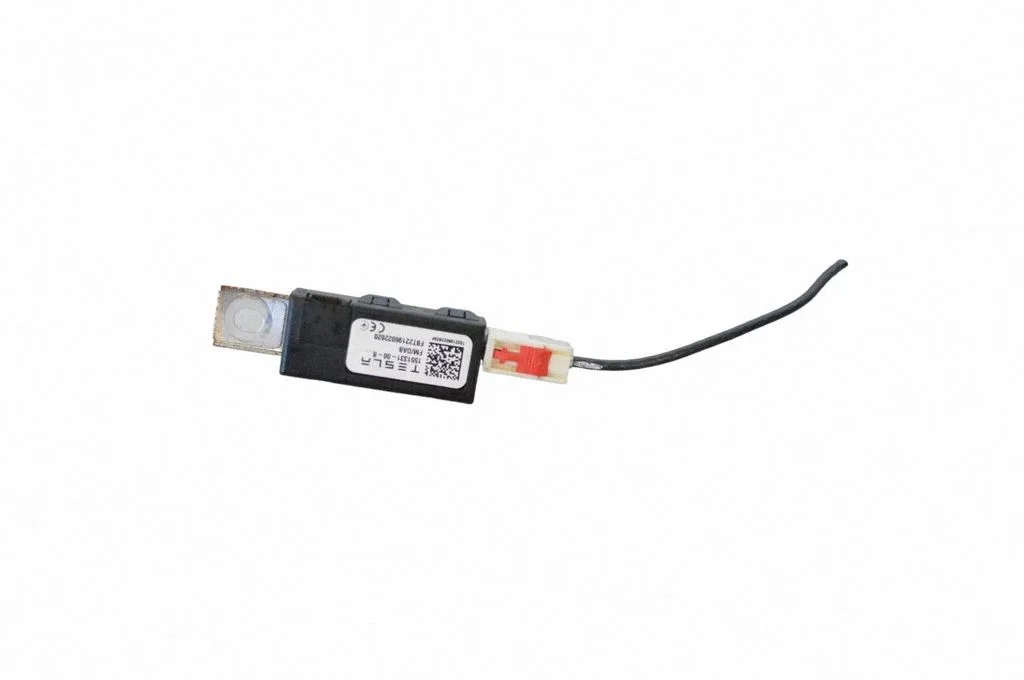 Aerial antenna amplifier – Tesla Model Y (2020-)