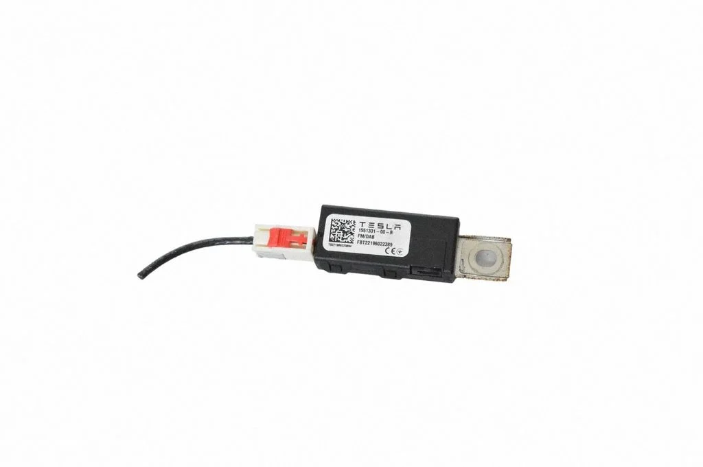 Aerial antenna amplifier – Tesla Model Y (2020-)