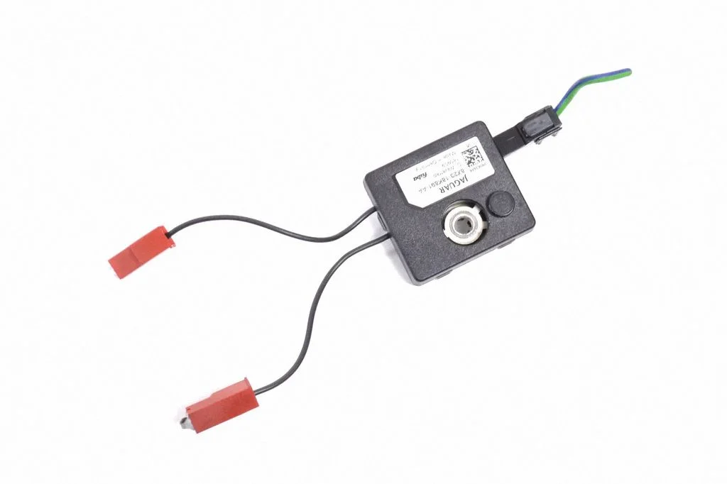 Antenas pastiprinātājs 8X2318K891AA