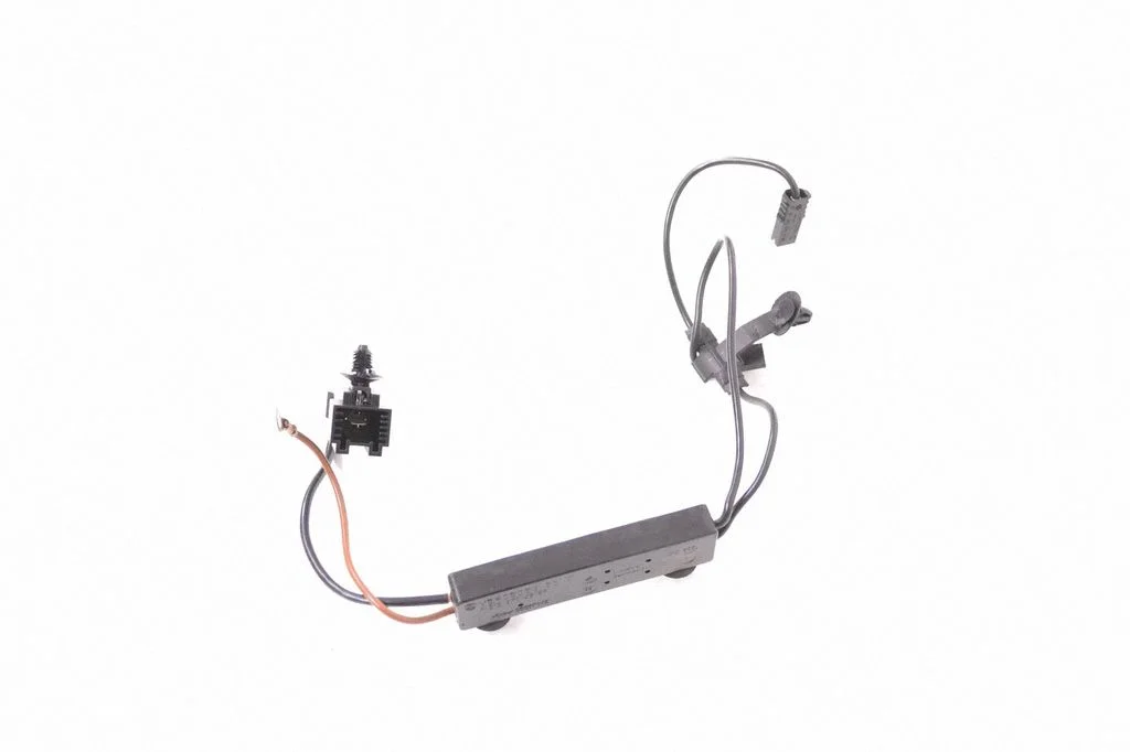 Aerial antenna amplifier – Mercedes-Benz CLS-Class C218 X218 (2011-2017)