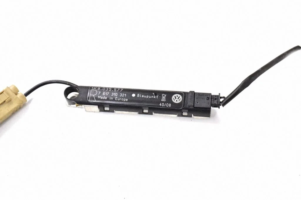 Antenas pastiprinātājs 1K8035577