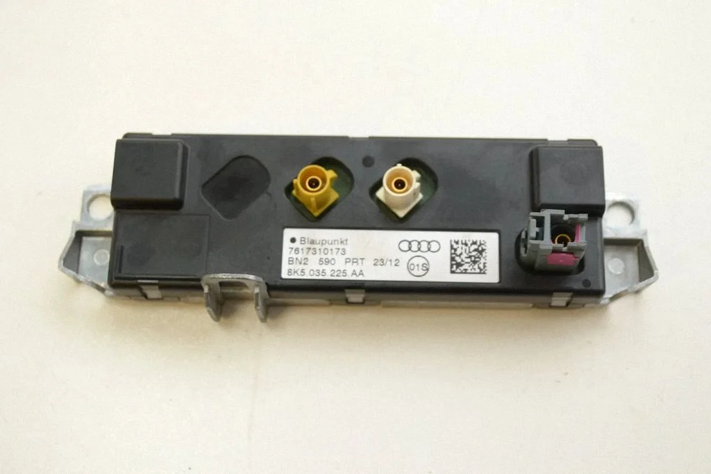 Aerial antenna amplifier – Audi A4 Allroad B8 (2008-2016)