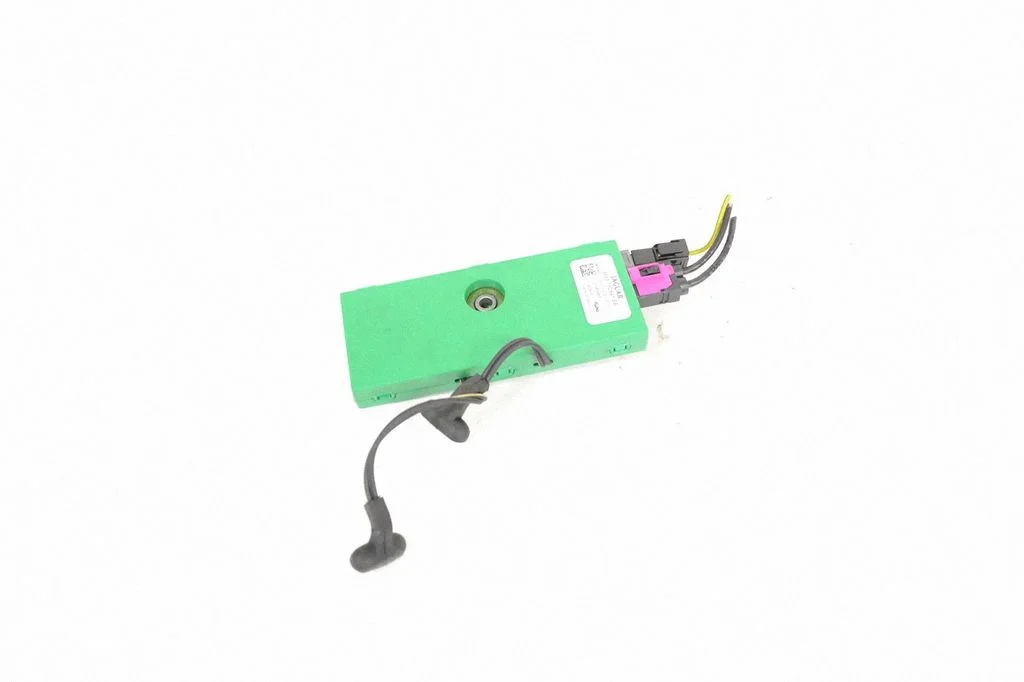 Antenas pastiprinātājs 8X2318C847BB