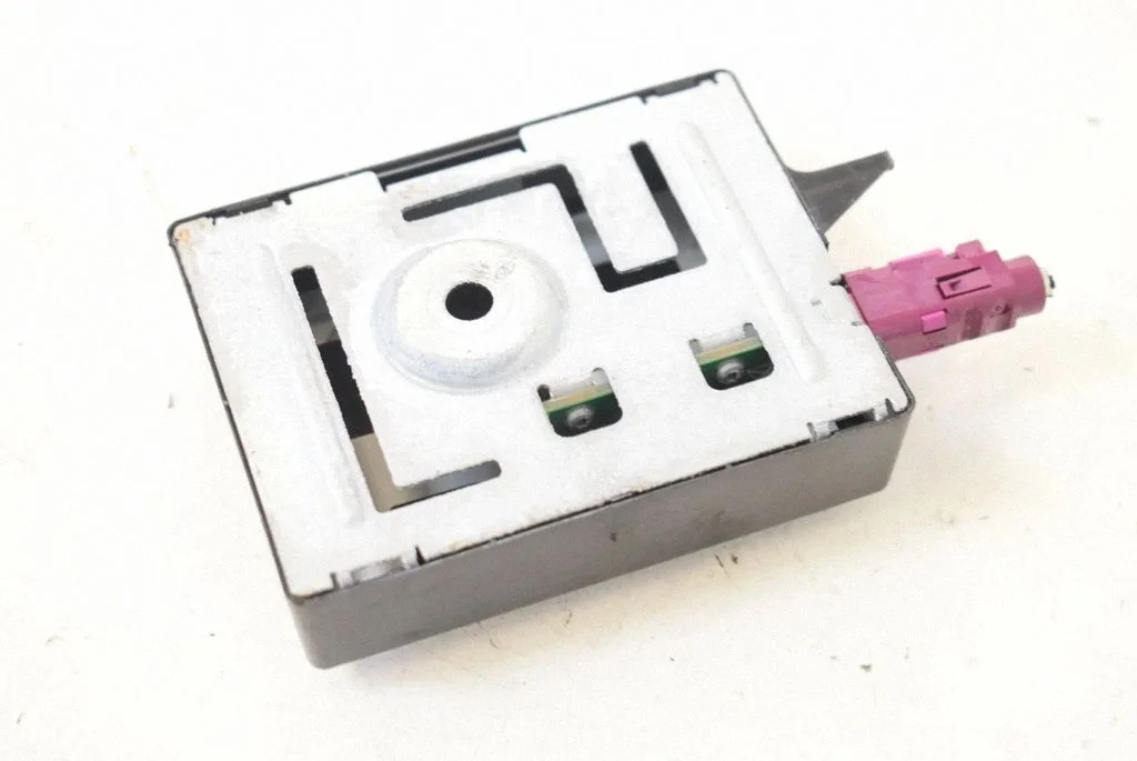 Aerial antenna amplifier – BMW 2 Series F22 F23 (2013-2017)