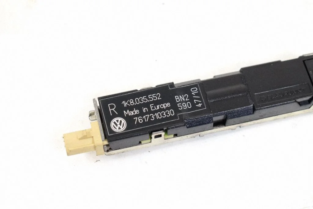Antenas pastiprinātājs 1K8035552