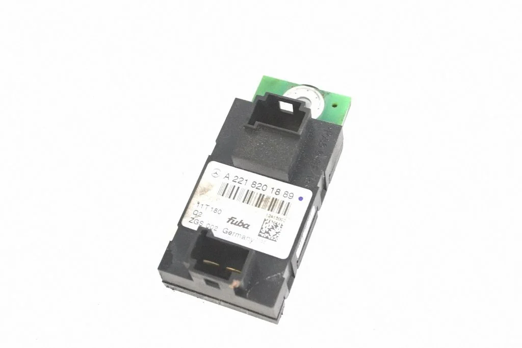 Antenas pastiprinātājs A2218201889
