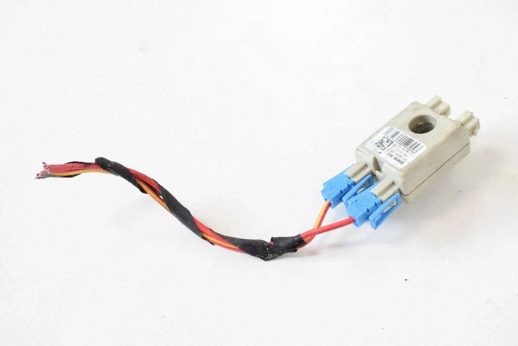 Aerial antenna amplifier – BMW 7 Series F01 F02 F03 F04 (2008-2016)