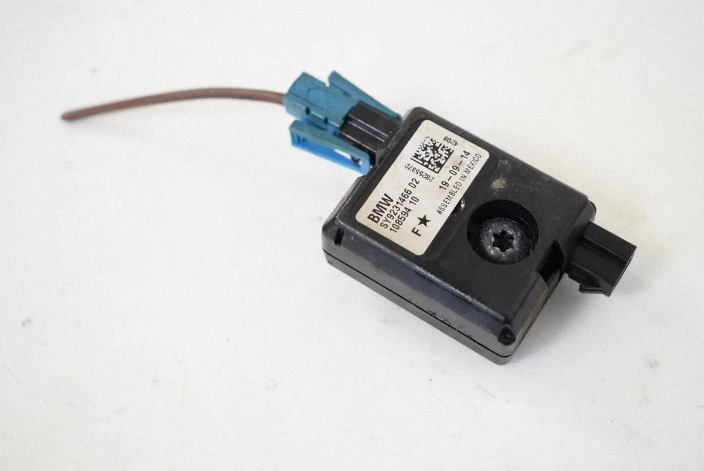 Aerial antenna amplifier – BMW 3 Series F30 F35 F31 (2012-2018)