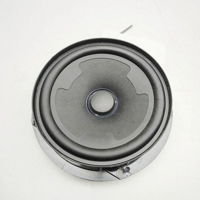 Skaļrunis (-ņi) priekšējās durvīs 2G0035710D