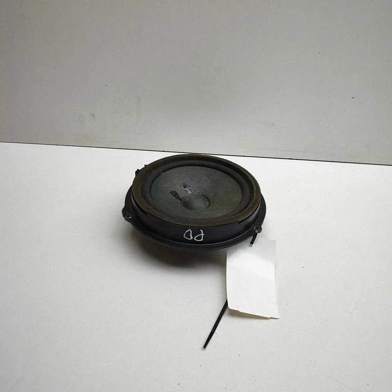 Skaļrunis (-ņi) priekšējās durvīs AA6T18808AA