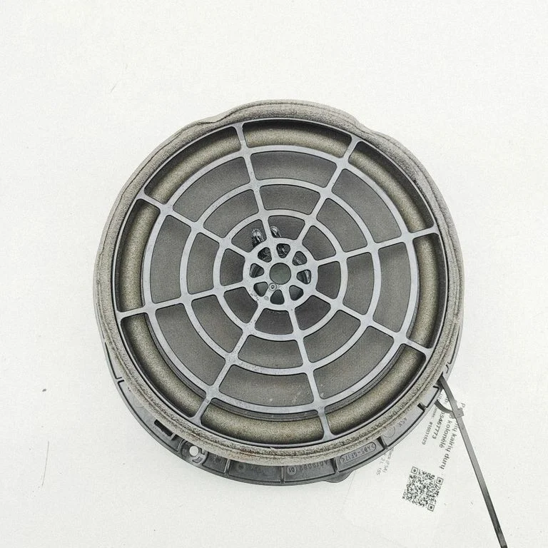 Skaļrunis (-ņi) priekšējās durvīs 8W0035415