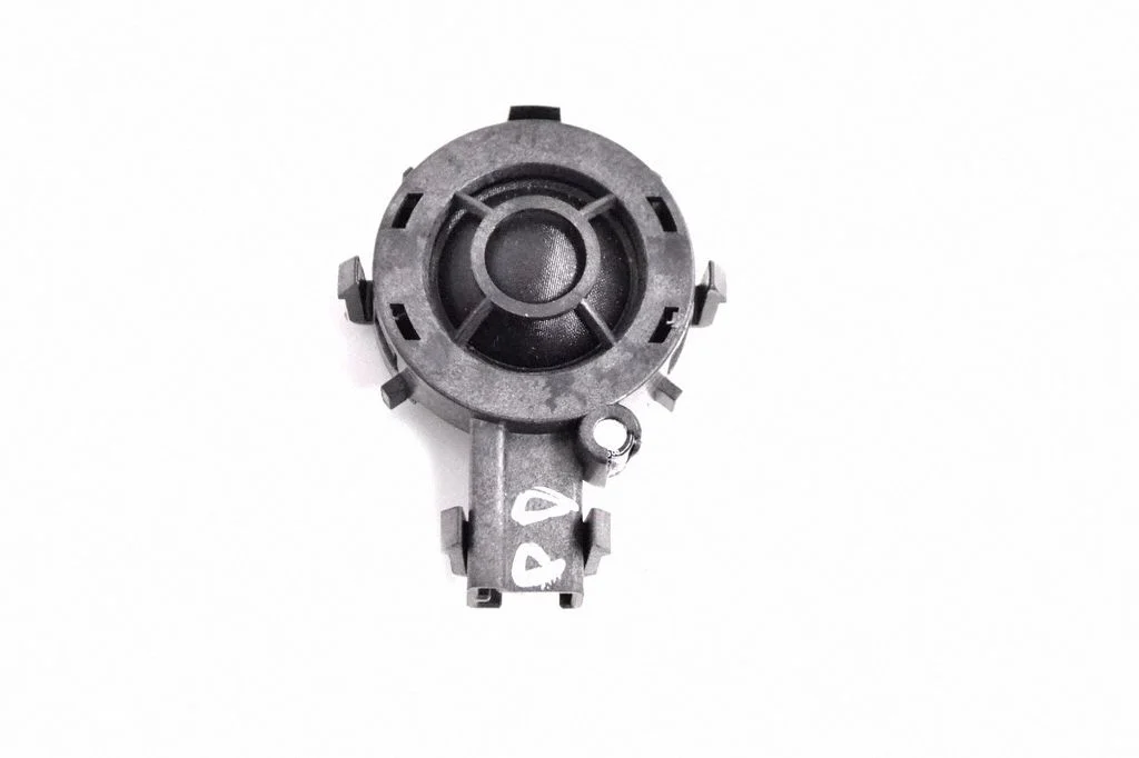 Skaļrunis (-ņi) priekšējās durvīs 31384748