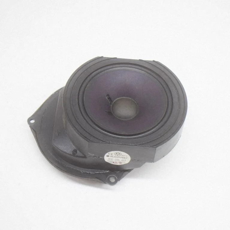 Skaļrunis (-ņi) priekšējās durvīs 3D0035453