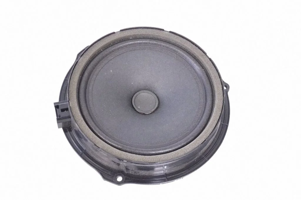 Skaļrunis (-ņi) priekšējās durvīs JJ3218808AA