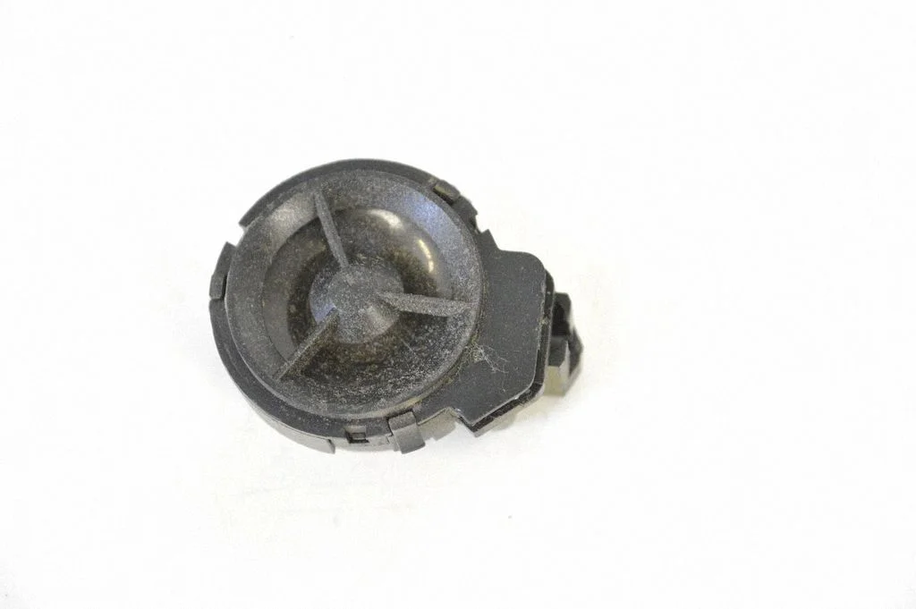 Skaļrunis (-ņi) priekšējās durvīs UR7066960