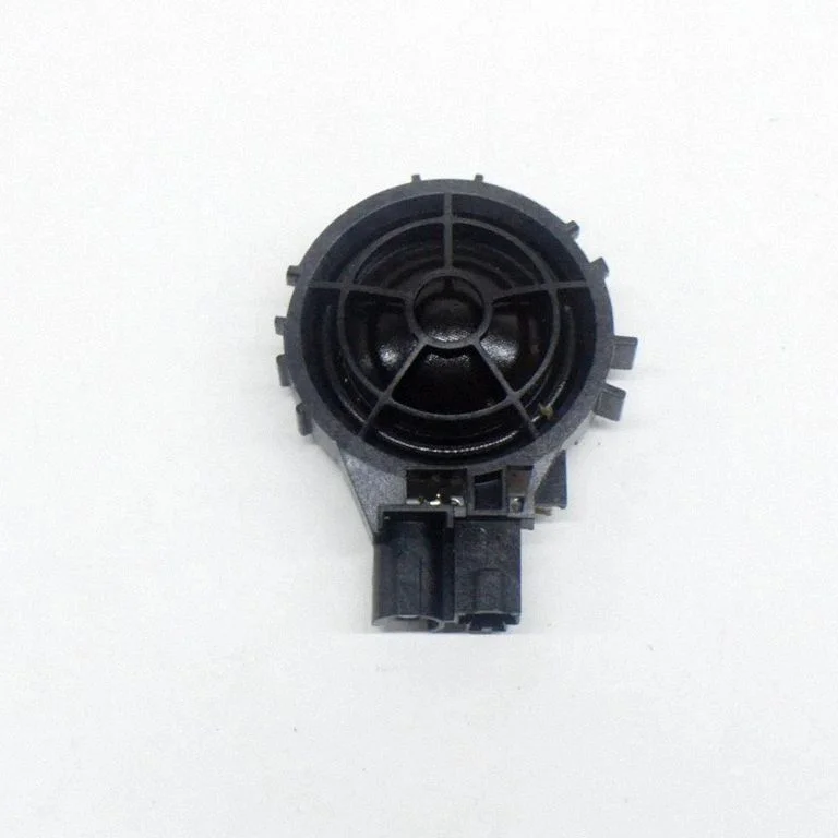 Skaļrunis (-ņi) priekšējās durvīs 8V0035398A