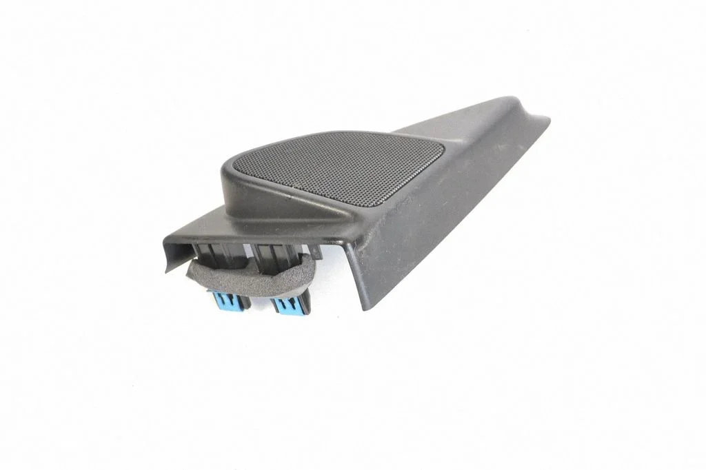 Skaļrunis (-ņi) priekšējās durvīs 3078106630761586