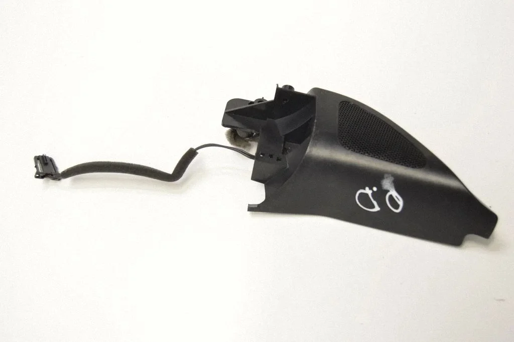 Skaļrunis (-ņi) priekšējās durvīs – Volkswagen Jetta V (2005-2010)