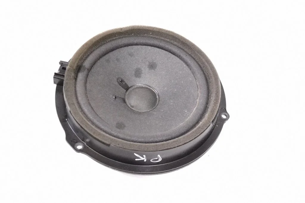 Skaļrunis (-ņi) priekšējās durvīs AA6T18808AA