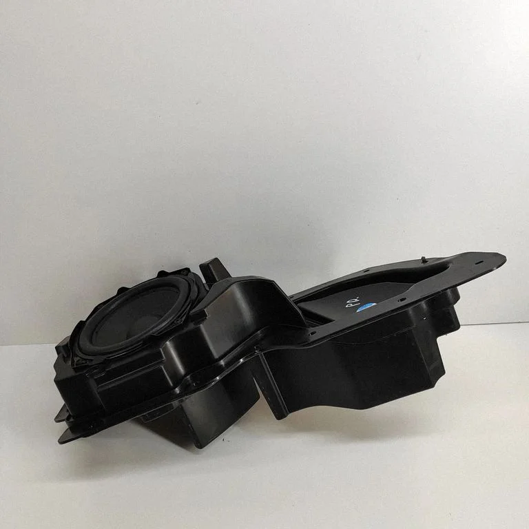 Skaļrunis (-ņi) priekšējās durvīs 4KE035298