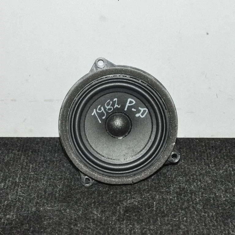 Skaļrunis (-ņi) priekšējās durvīs 9274700