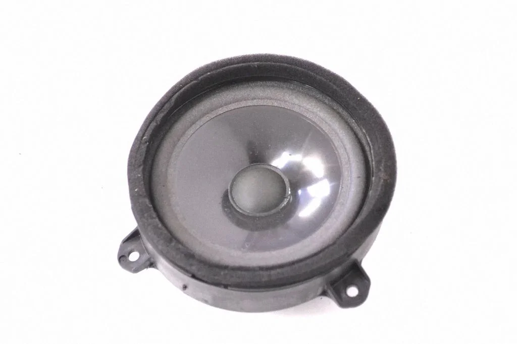 Skaļrunis (-ņi) priekšējās durvīs 86301AJ000