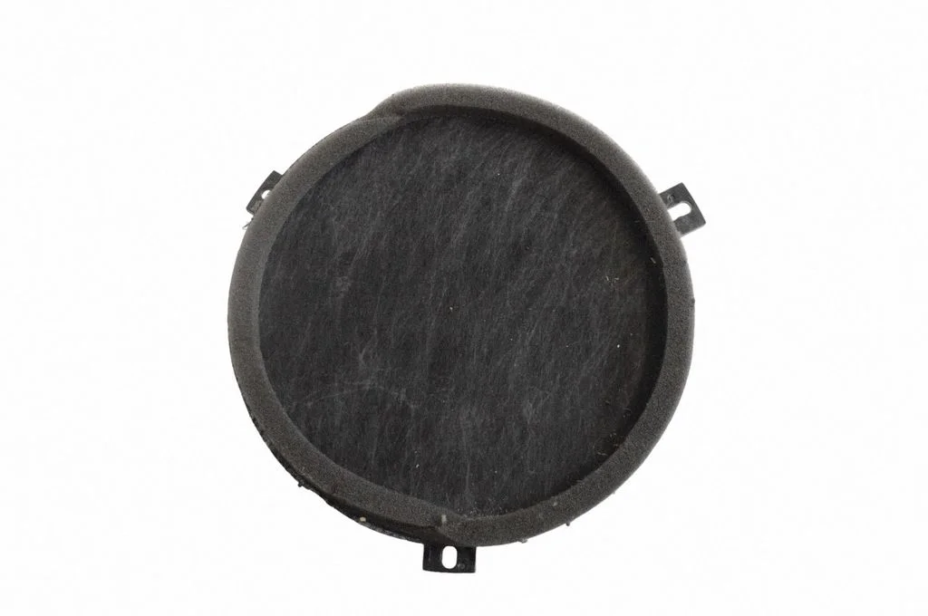 Skaļrunis (-ņi) priekšējās durvīs 04714600AB