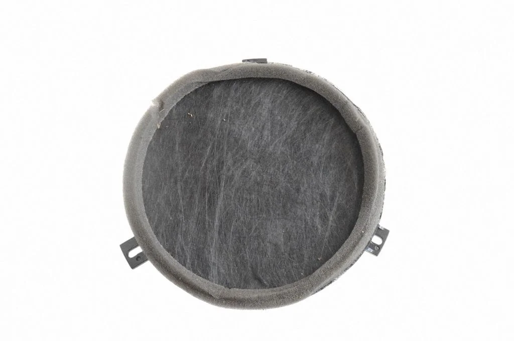 Skaļrunis (-ņi) priekšējās durvīs 04714600AB