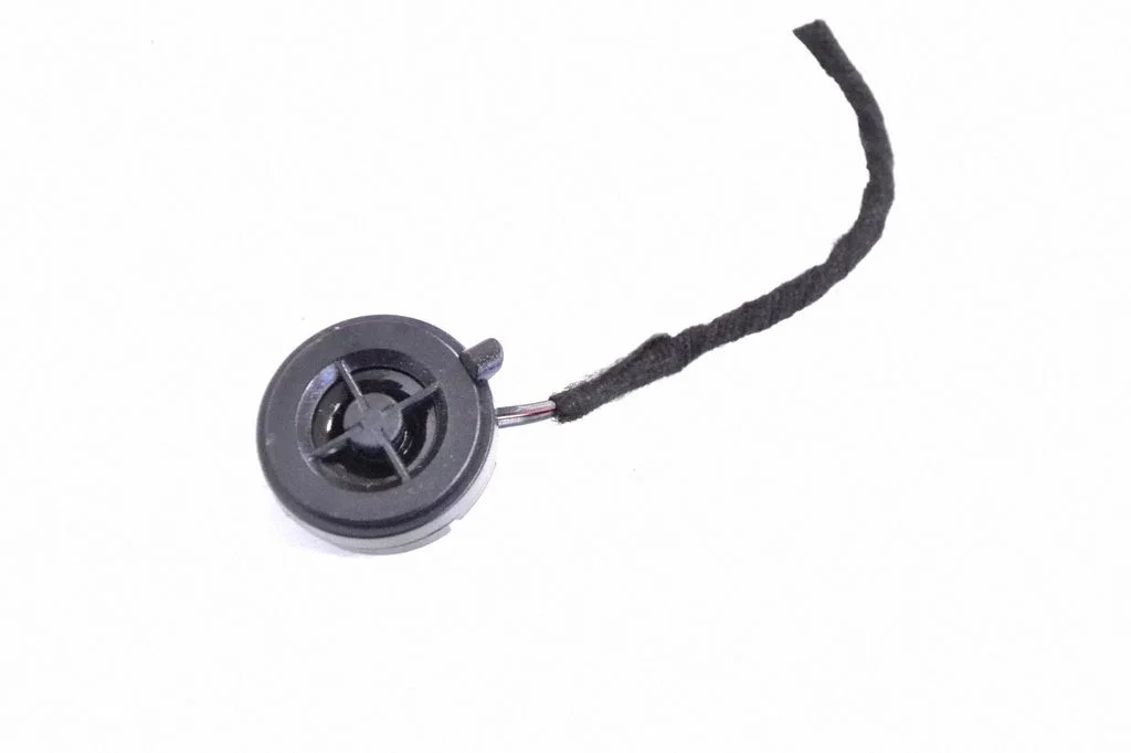 Skaļrunis (-ņi) priekšējās durvīs A2218200202