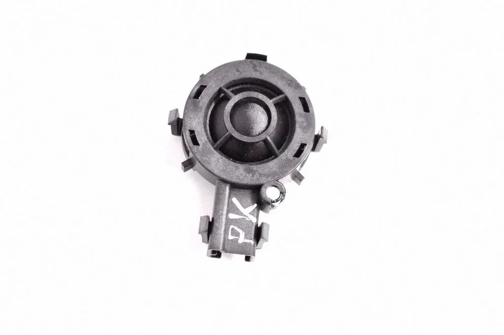 Skaļrunis (-ņi) priekšējās durvīs 31384748