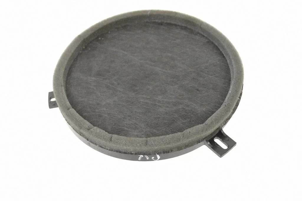 Skaļrunis (-ņi) priekšējās durvīs 04714600AB