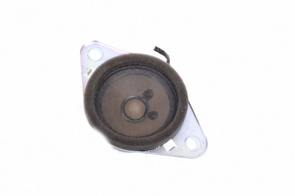 Skaļrunis (-ņi) priekšējās durvīs 86301AJ030