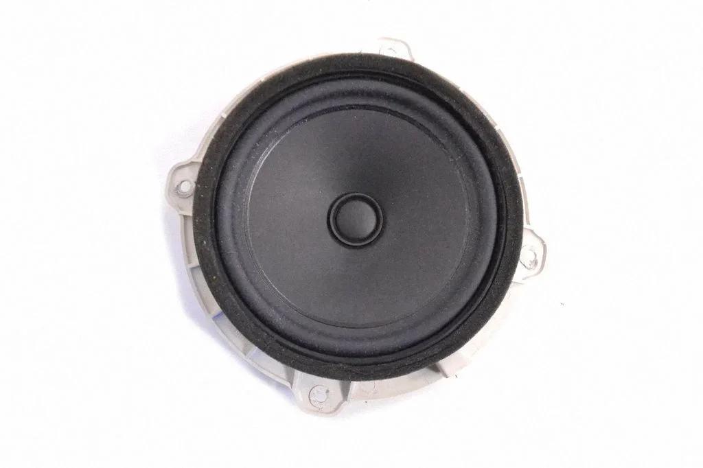 Skaļrunis (-ņi) priekšējās durvīs 863302S500