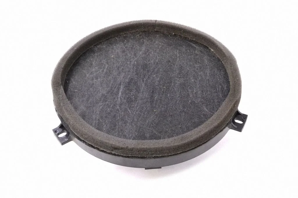 Skaļrunis (-ņi) priekšējās durvīs 04714600AB