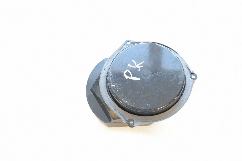 Skaļrunis (-ņi) priekšējās durvīs 3D0035453A