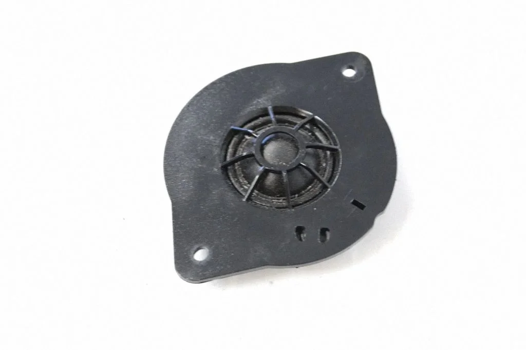 Skaļrunis panelī 8R0035399