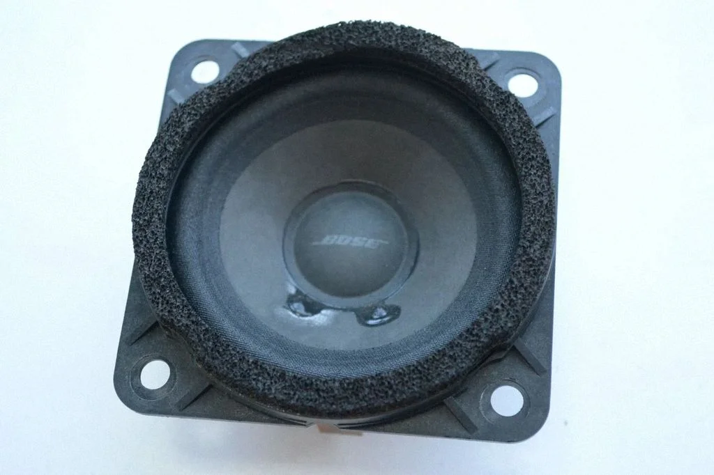 Skaļrunis panelī 28148JK200
