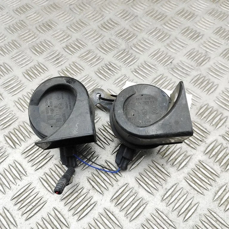 Horn signal – Tesla Model S (2012-)
