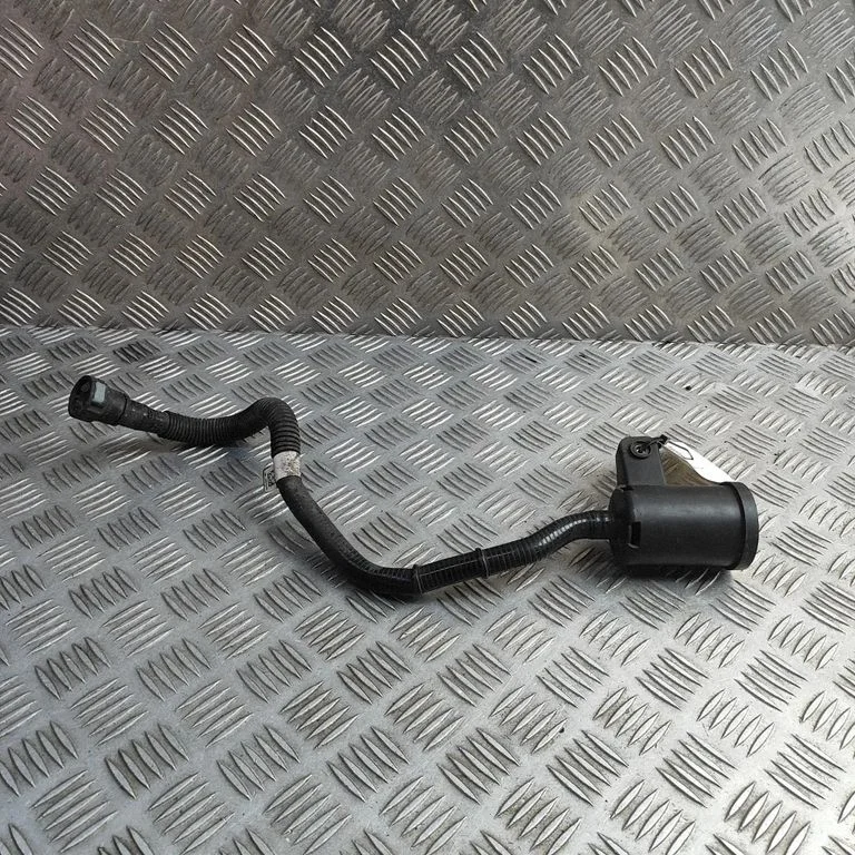 Kartera ventilācija/caurulīte(-s)/šļūtene(-s) 8W0906621B