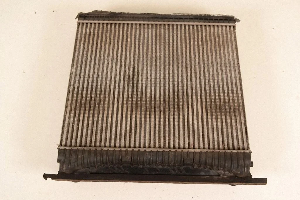 Vahejahuti radiaator – Land Rover Range Rover Sport L320 (2005-2013)
