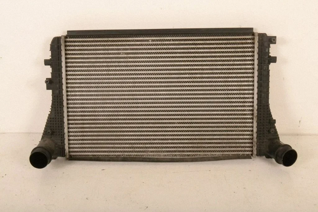 Starpdzesētāja (interkūlera) radiators – Volkswagen Jetta VI (2011-2018)