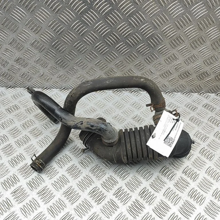 Gaisa ieplūdes kanāla detaļa (-as) 6M349B697BB