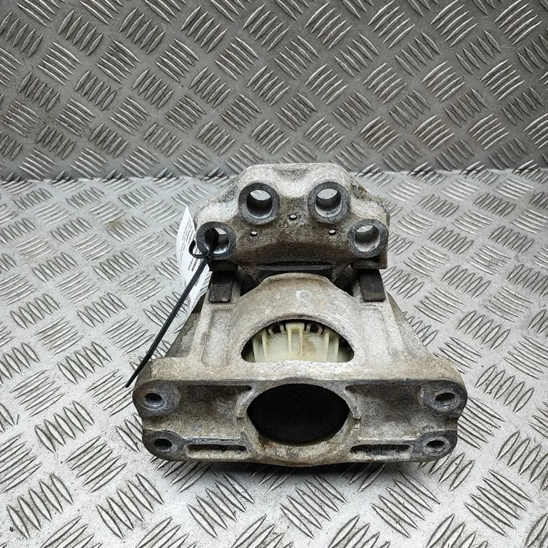 Dzinēja spilvens GK216F012CC
