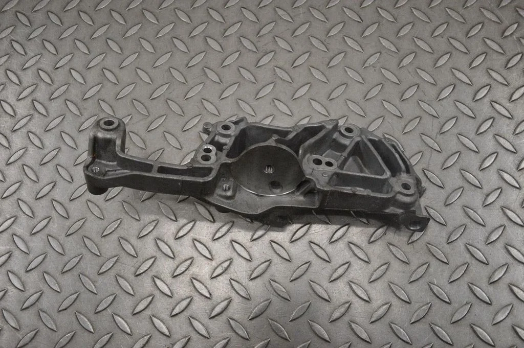 Engine mounting bracket – Peugeot 208 II (2019-)