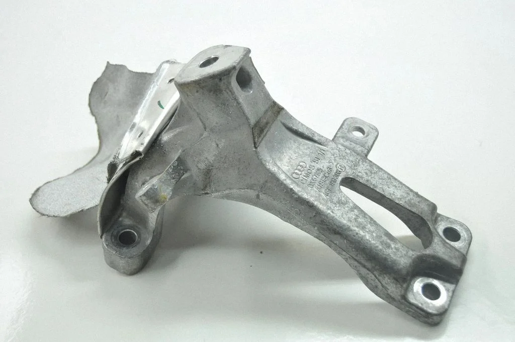 Engine mounting bracket – Audi A5 Sportback 8TA (2009-2016)