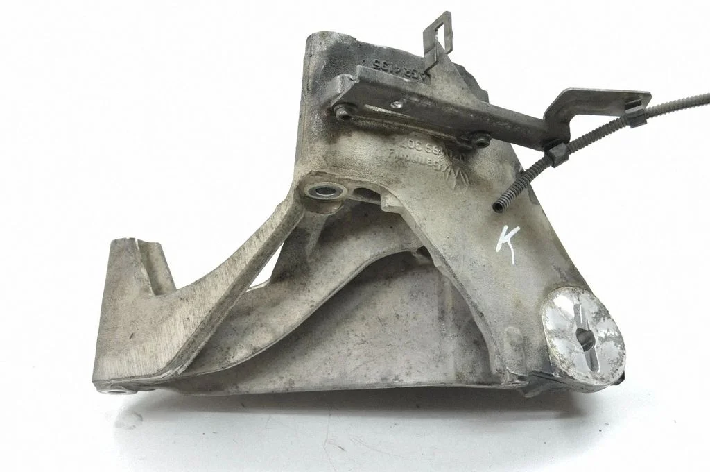 Dzinēja stiprinājuma kronšteins – Volkswagen Touareg I (2002-2010)