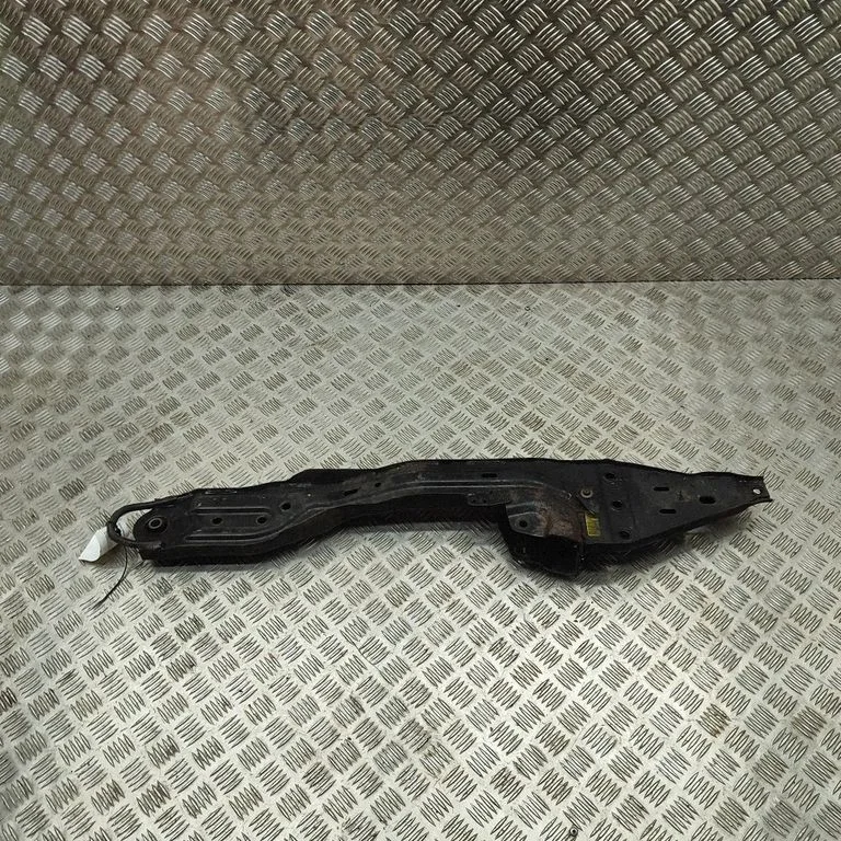 Engine mounting bracket 05147039AE
